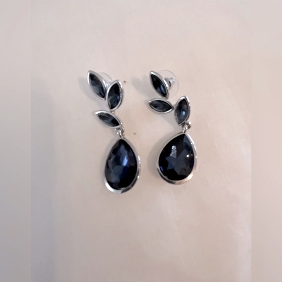 💙Set of 2 Pairs of Earrings - Picture 1 of 2